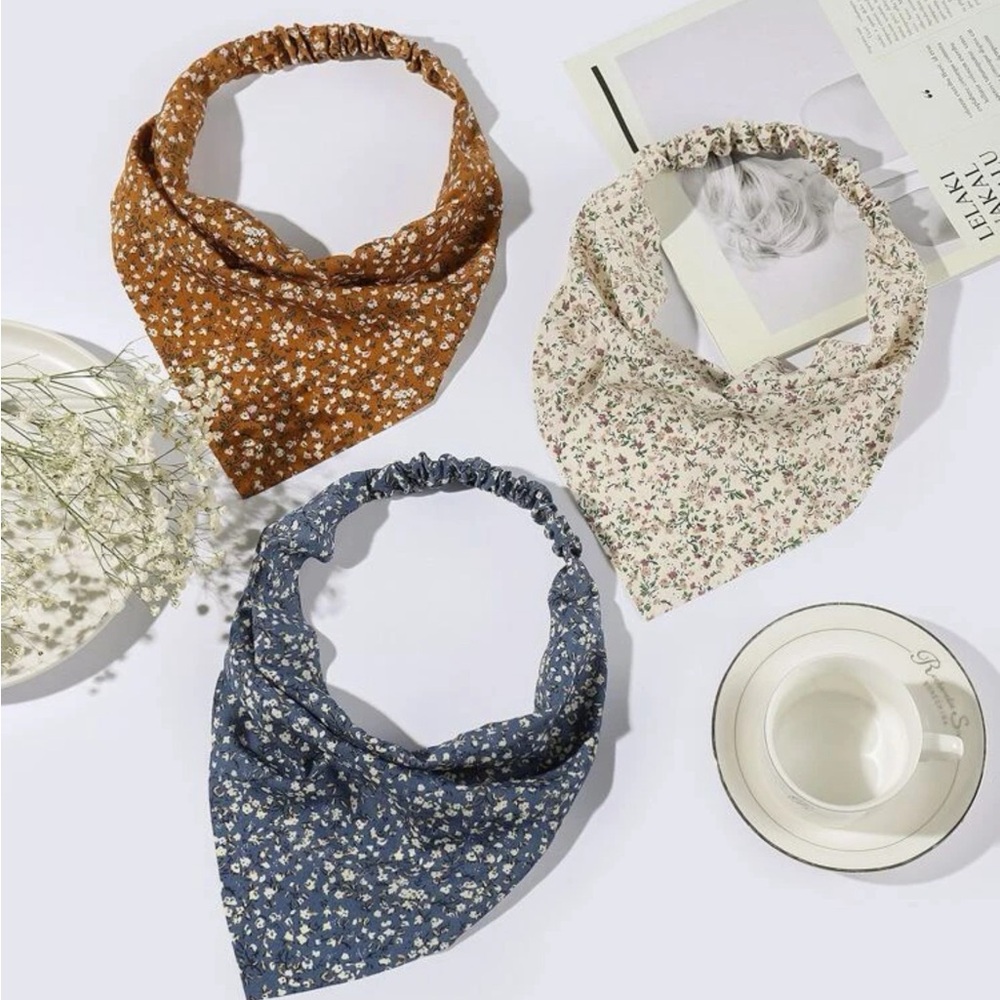 2pcs Ditsy Floral Print Kerchief